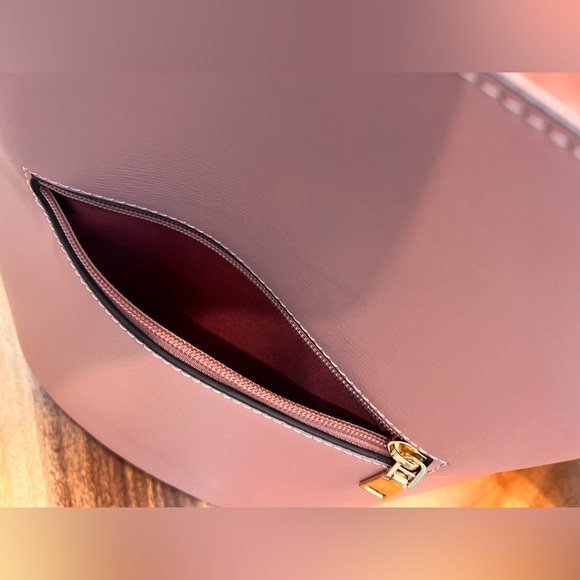 American Bee Bucket Bag in Mauve Pink w Gold Buckles NWT - Picture 10 of 17